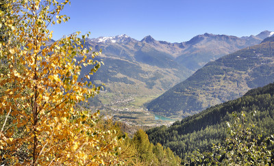 秋天的高山峡谷