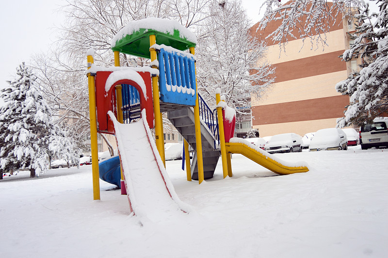 土耳其埃斯基谢希尔市中心降雪