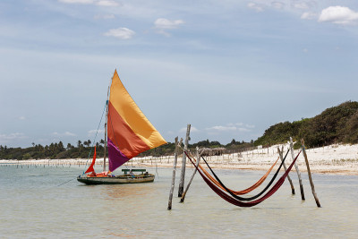 美丽的帆船和吊床(Jericoacoara，巴西)