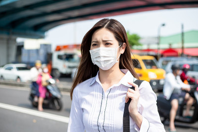 亚洲妇女用面膜