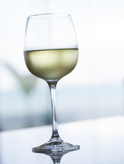 一杯白葡萄酒