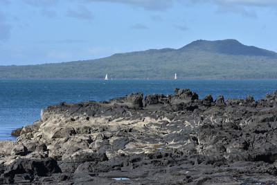 Rangitoto从米尔福德