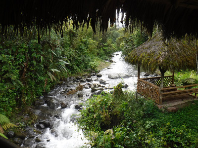Río Alambí和草顶亭