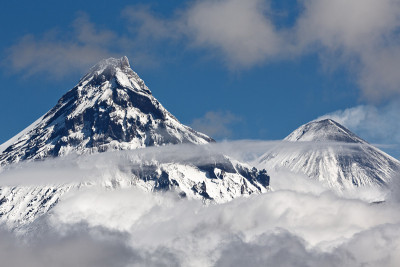 堪察加半岛的火山:卡门和克柳切夫斯科伊