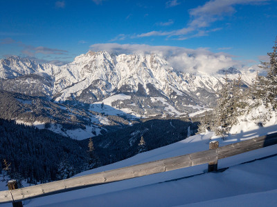 雪景乐岗山(右)、罗佛山(左)