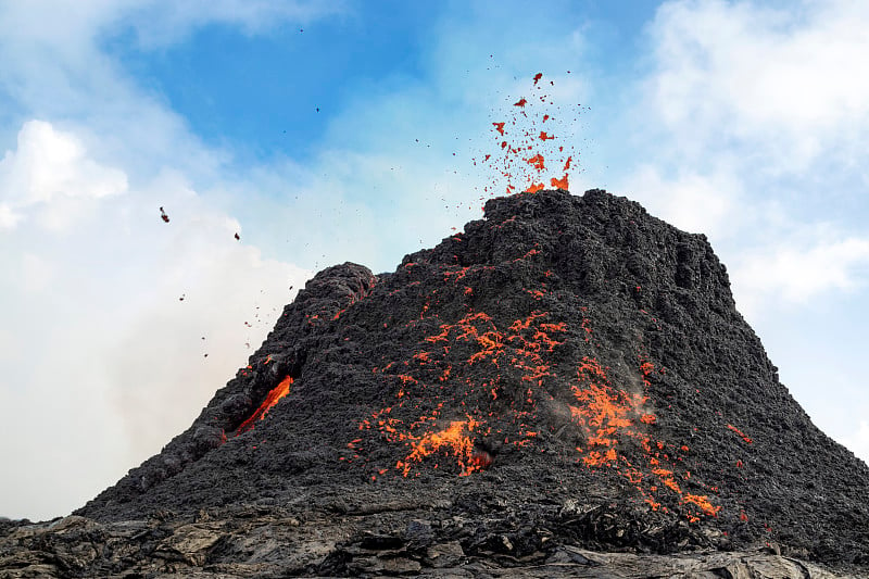 火山口。冰岛Fagradalsfjall火山爆发。