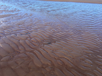 水流过沙土