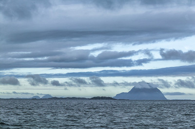 挪威北部有岛屿的海景