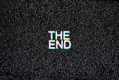 “THE END”抽象电视屏幕故障。