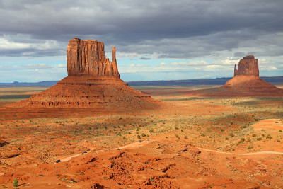 西和东Mitten Butte