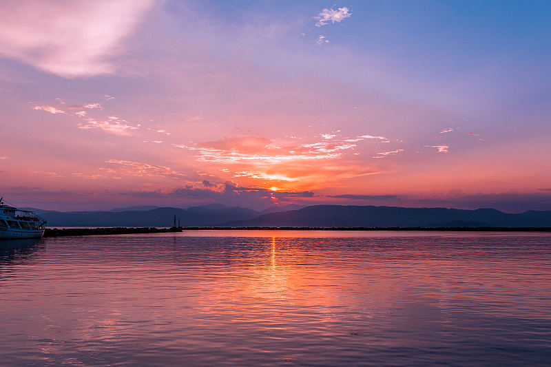 海上日出