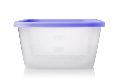 塑料食品容器隔离在白色。