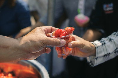 为穷人和无家可归者提供食物的概念