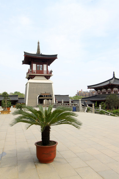 2014年5月10日，中国河北省唐山市兴国寺的钟鼓楼