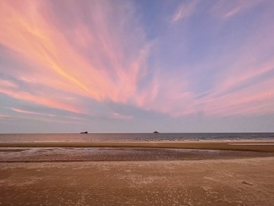 考陶海滩的傍晚天空