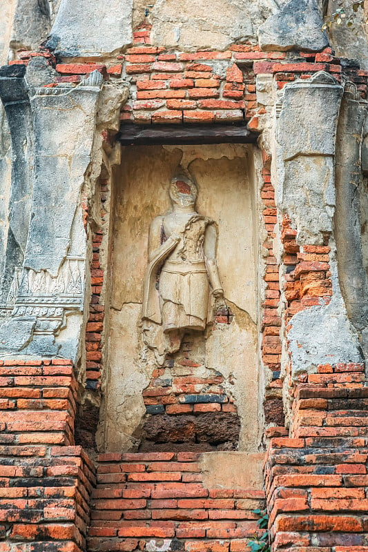 靠近曼谷附近的大城府佛教寺庙建筑群的玛哈那寺。泰国