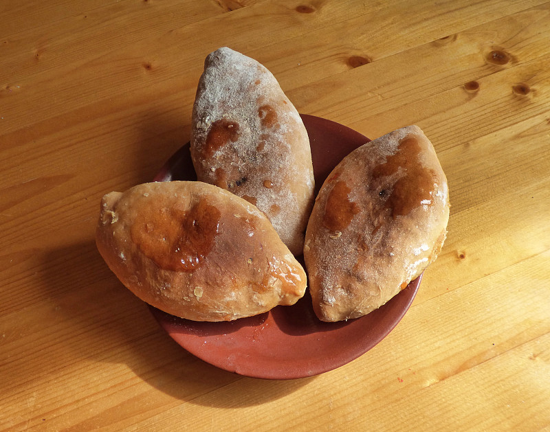 俄罗斯自制pirozhki木桌(小馅饼)