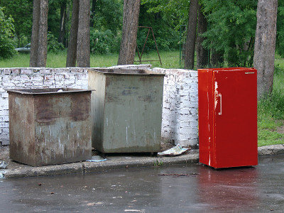 red_oldfridge