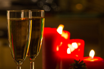两个香槟酒杯