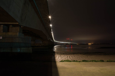 夜晚的公路桥