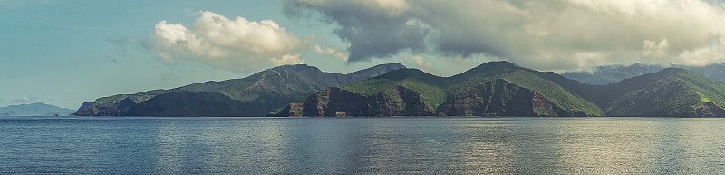 林卡岛南海岸全景，印度尼西亚。