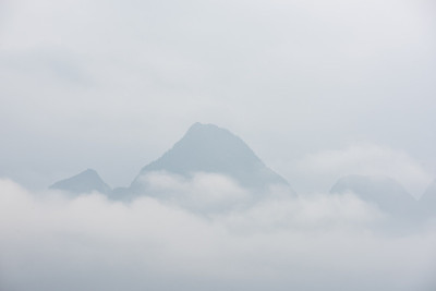 云景和丘陵的鸟瞰图