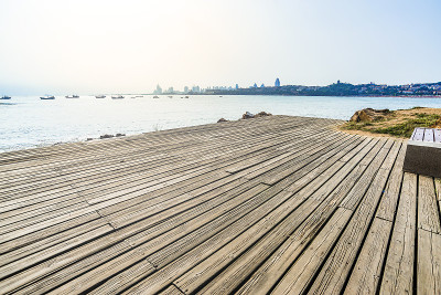 木地板靠近海边