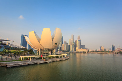 滨海湾的新加坡城市天际线
