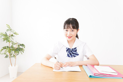 年轻的学生学习