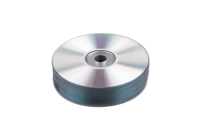 一堆CD DVD孤立的白色原图