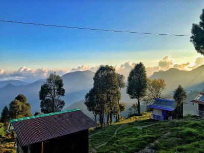 美丽的风景和村舍点击山顶卡纳塔尔