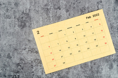 2022年2月，复古黑色背景。