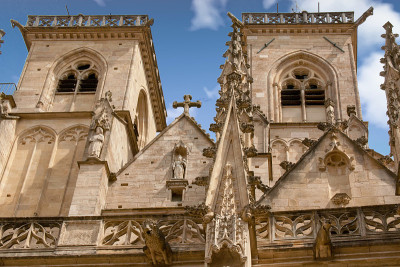 Semur en Auxois，巴黎圣母院学院，cote d' or, Bourgogne, Fra