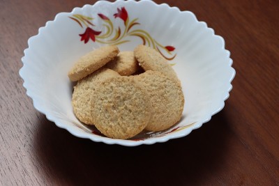 椰子饼干，新鲜出炉的饼干，节日庆典