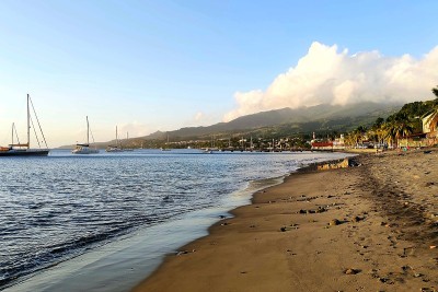 马提尼克岛，圣皮埃尔日落时美丽的海景