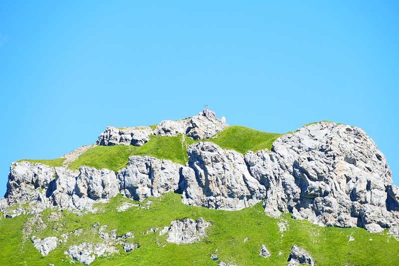 山和草地