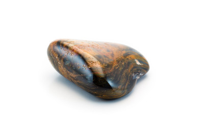Pietersite在白色背景上