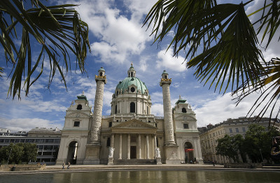 在维也纳Karlskirche