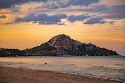 Suan Son Pradipat海滩日落在Prachuap Khiri汗，泰国