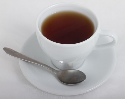 白杯里的红茶