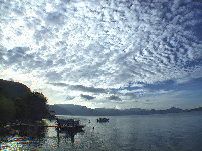 全景Atitlan湖