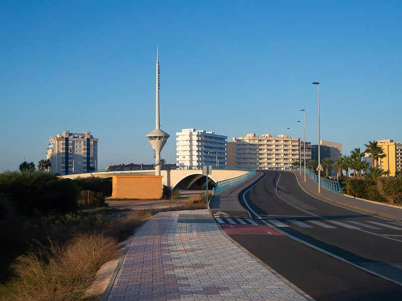 秋天的西班牙高速公路