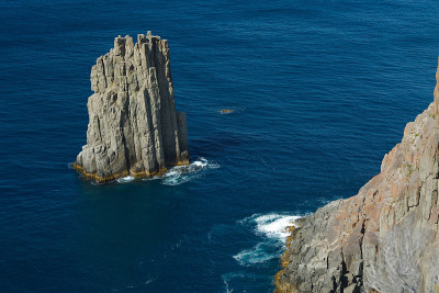 崎岖的海岸悬崖