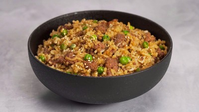 肉末炒饭。罗勒肉末炒饭和煎蛋。炒蛋炒饭