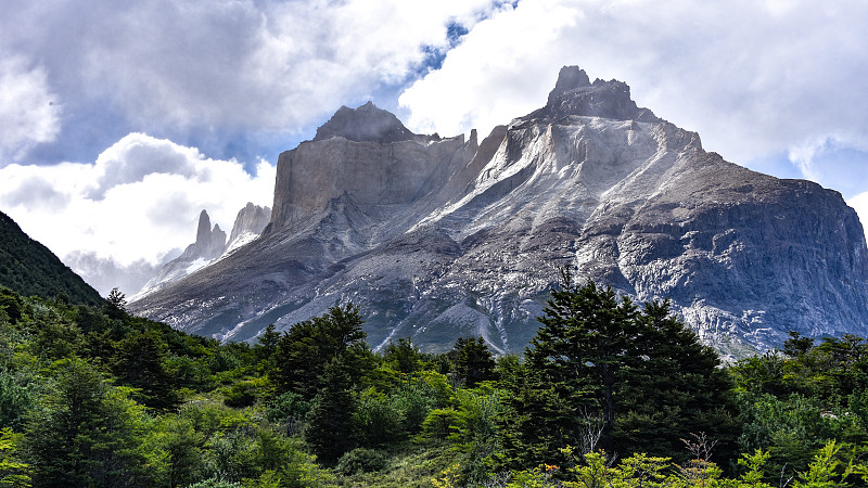 Cuerno校长和Torres del Paine国家公园的Valle Frances。智利巴塔哥尼