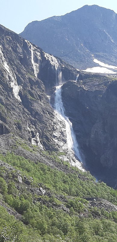 接近Trollstigen