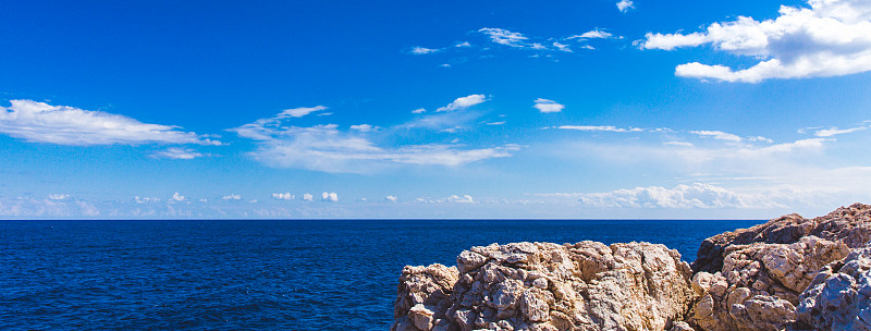 塞浦路斯美丽的海滨。塞浦路斯卡沃·格里科的海岸景色