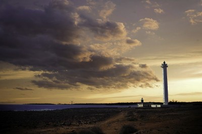 灯塔映衬着塞浦路斯壮观的天空