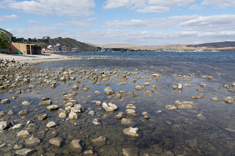 野外岩石海滩