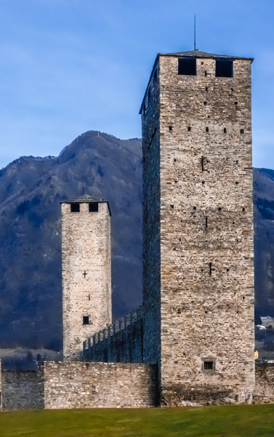 城堡(又名，乌里和圣迈克尔的城堡)，贝林佐纳，南部的首都城市Switzerlandâs提契诺坎顿